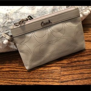 Authentic▪️ Coach ▪️wristlet(NEVER USED)